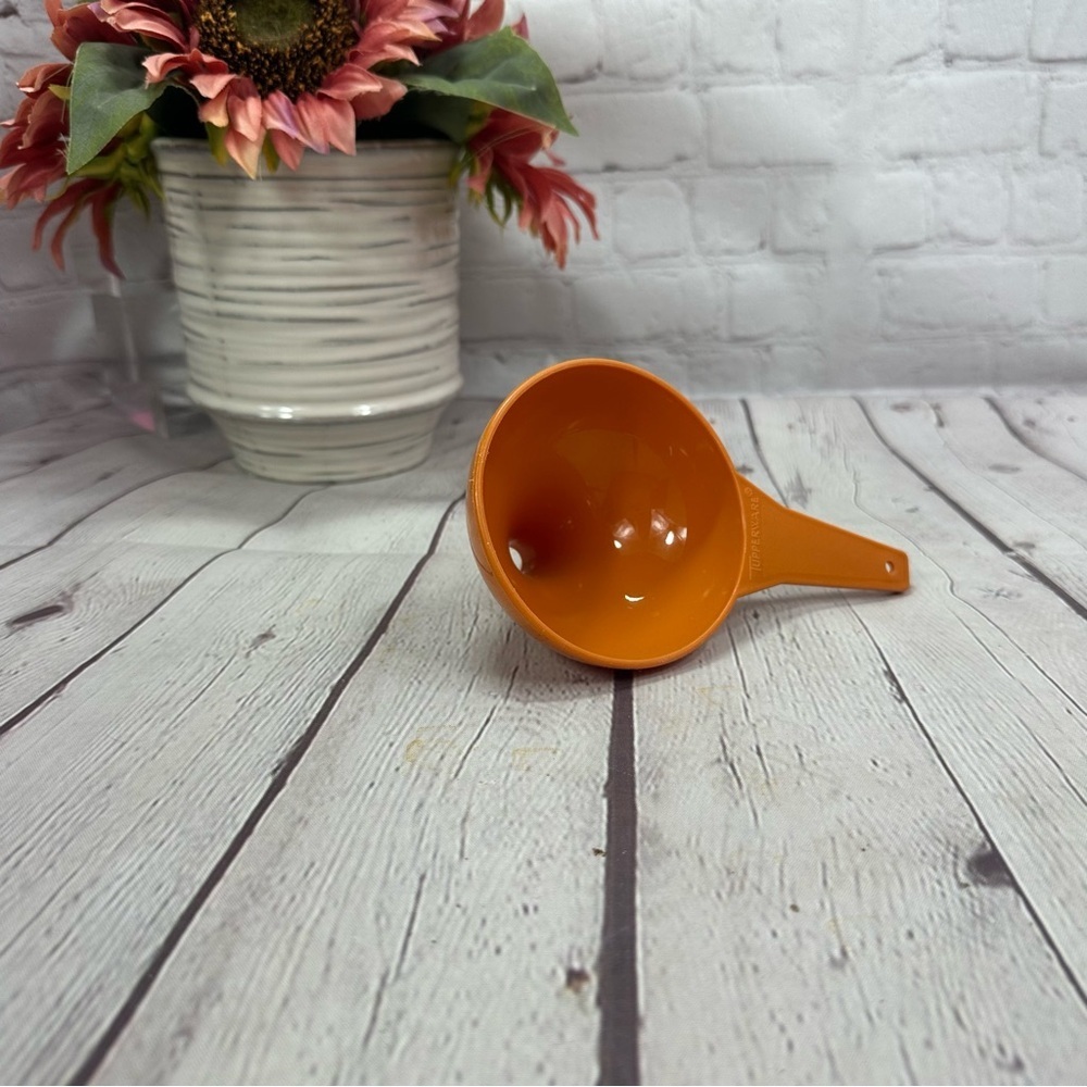 vtg tupperware rustic Orange funnel kitchen tool 1227 Tupperware “Hershey Kiss”